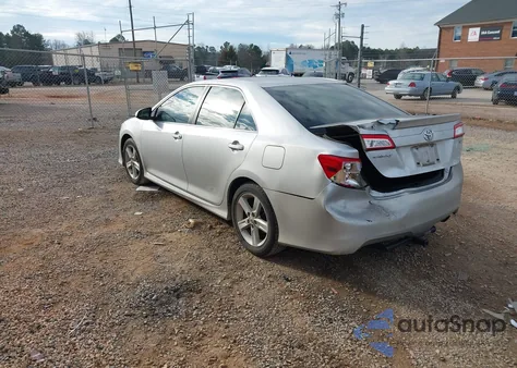 2013 Toyota Camry Se z USA, uszkodzony, nr VIN 4T1BF1FK3DU214223